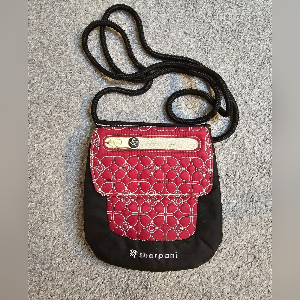 Sherpani Piper Le Brick Red Floral Quilted Fabric Crossbody Travel Vacation Boho